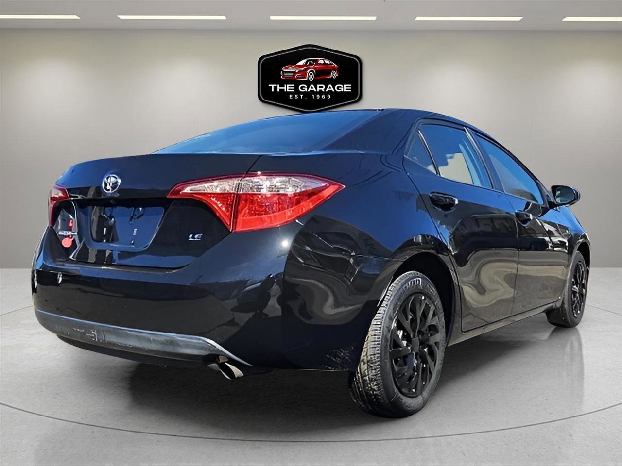 Used 2017 Toyota Corolla LE w/ Carpet Mat Package (TMS) image 4