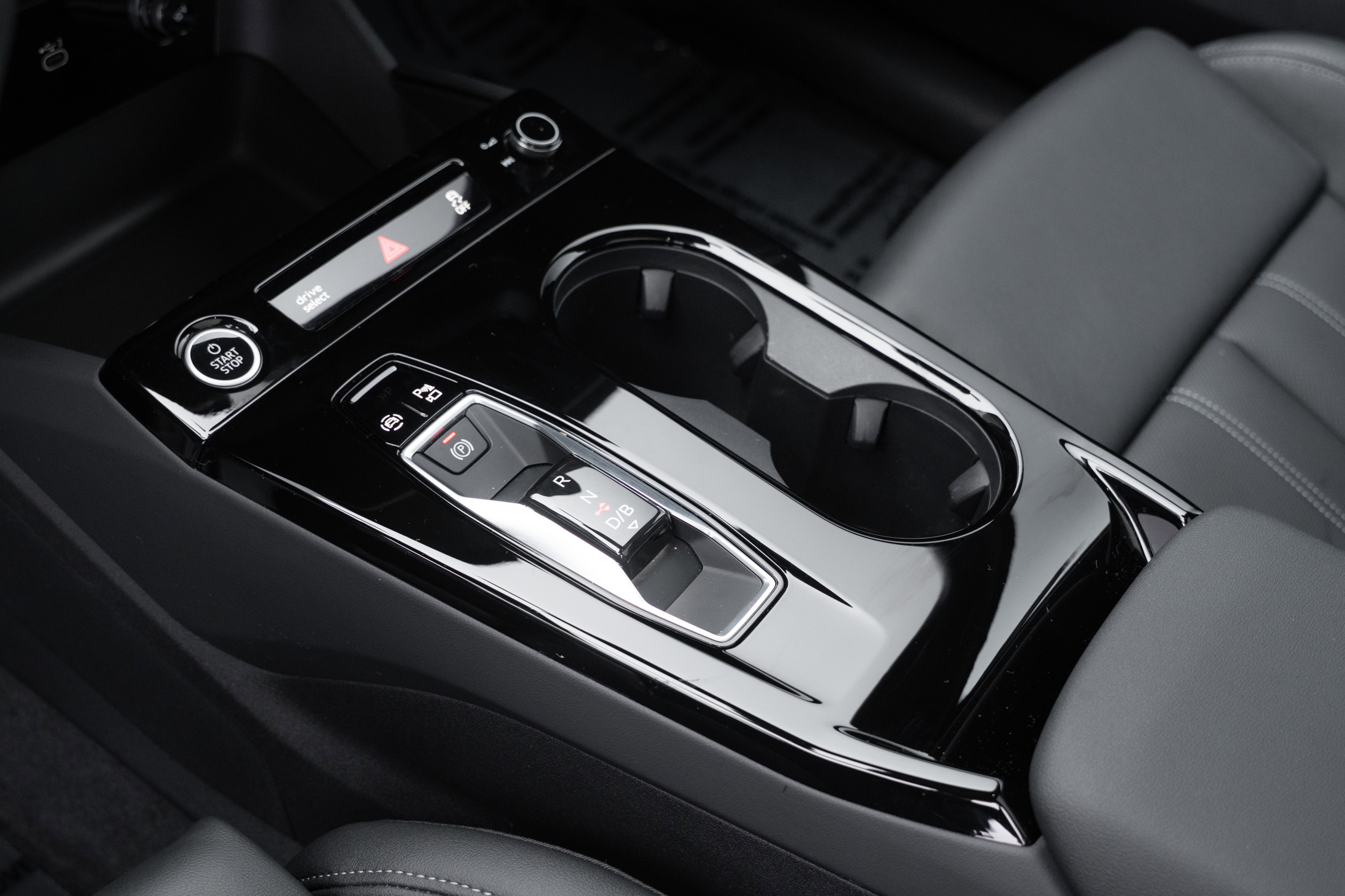 Used 2025 Audi Q6 e-tron Premium Plus w/ Premium Plus image 18