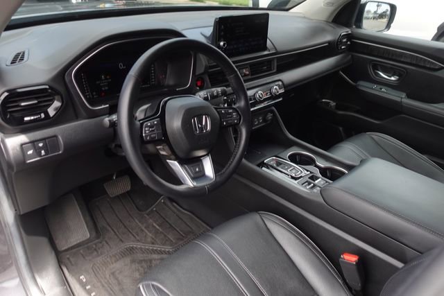 Used 2025 Honda Pilot Elite image 13