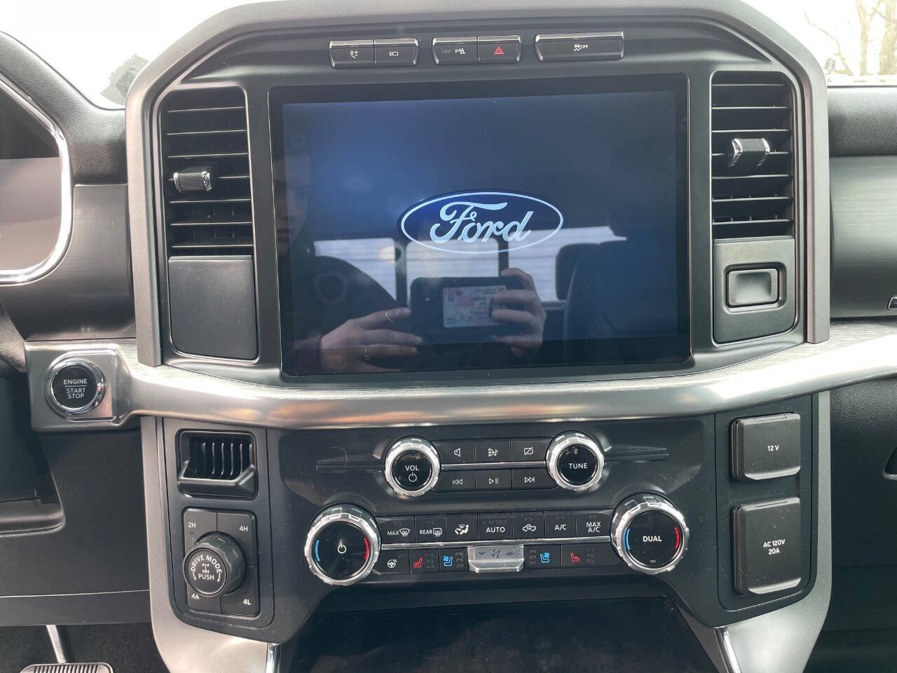 Used 2022 Ford F150 Lariat w/ Equipment Group 502A High AWD/4WD image 14