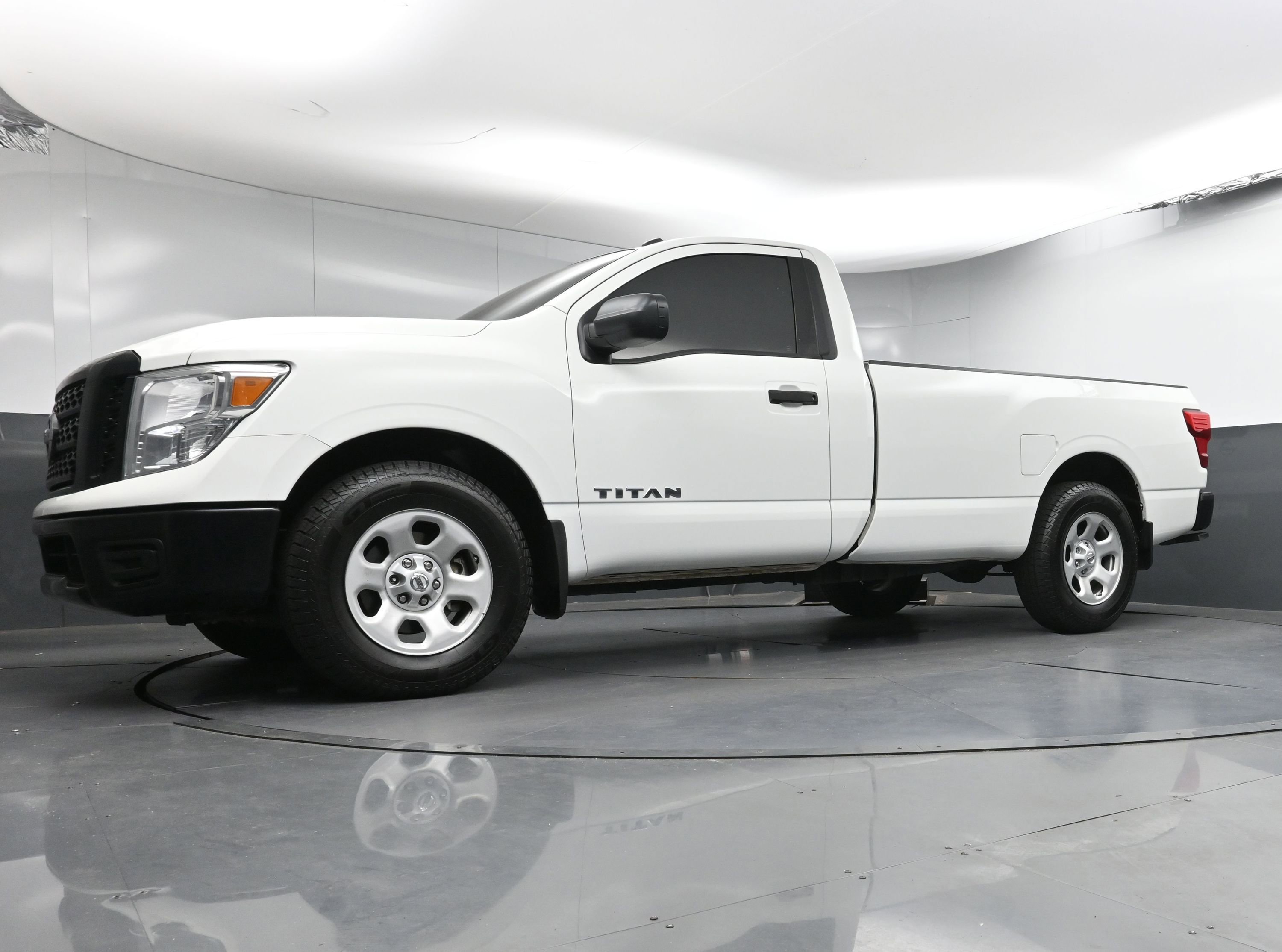 Used 2019 Nissan Titan S image 19