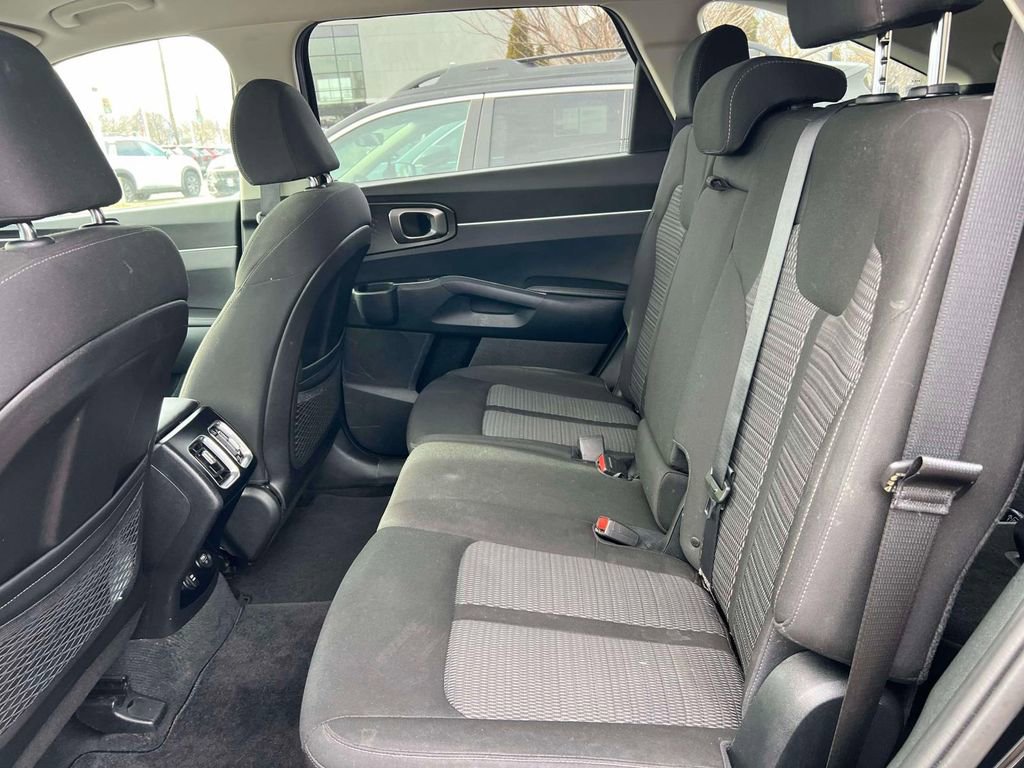 Used 2023 Kia Sorento LX image 10