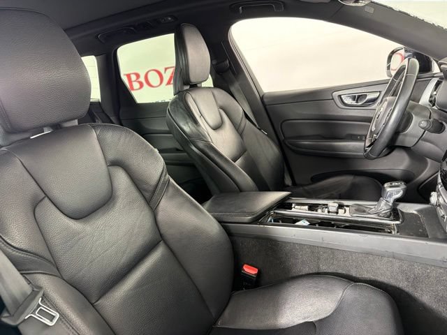 Used 2020 Volvo XC60 T5 Momentum FWD image 16