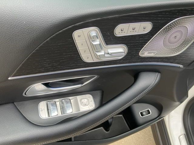 Used 2025 Mercedes-Benz GLS 450 4MATIC image 10