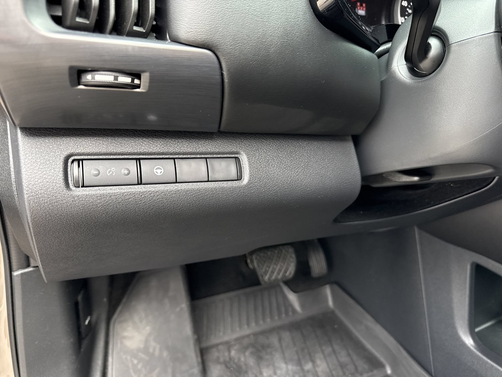 Used 2023 Nissan Pathfinder Rock Creek AWD/4WD image 18