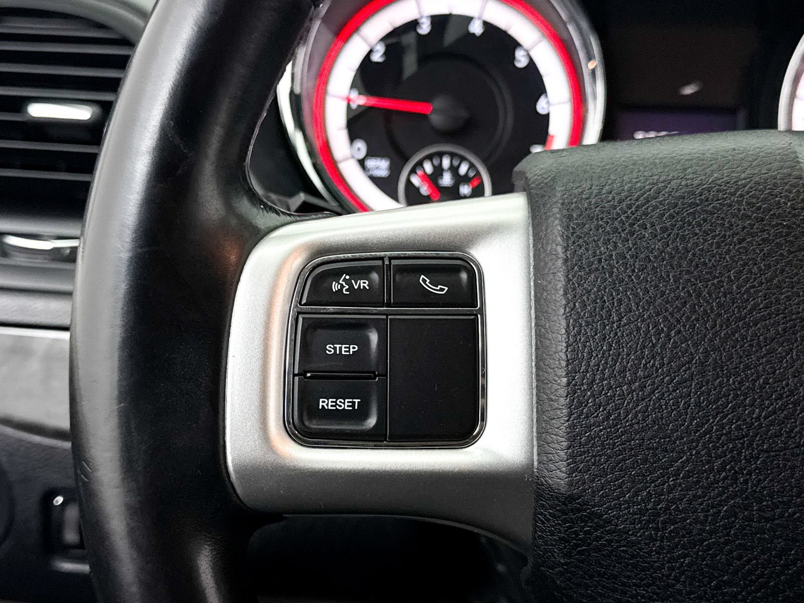 Used 2017 Dodge Grand Caravan SE w/ UConnect Hands-Free Group FWD image 26