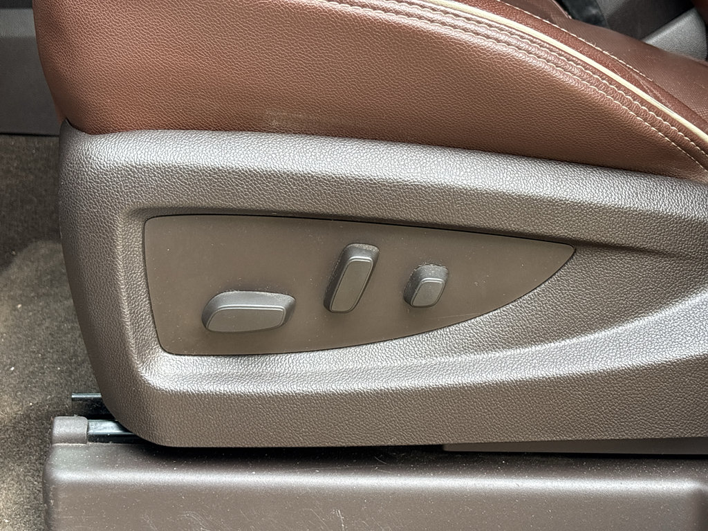 Used 2015 Chevrolet Silverado 1500 High Country w/ High Country Premium Package AWD/4WD image 15