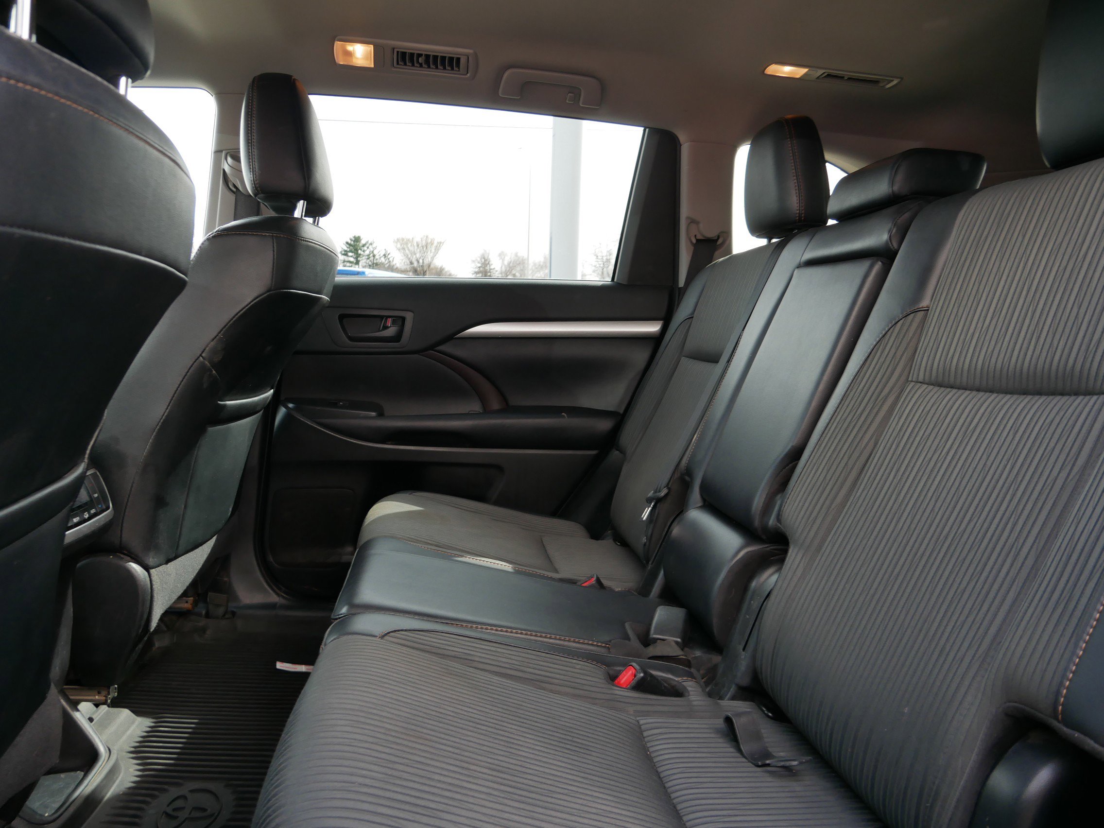 Used 2019 Toyota Highlander Plus AWD/4WD image 7