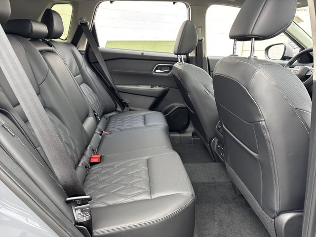 New 2025 Nissan Rogue Platinum w/ Tech Package AWD/4WD image 12