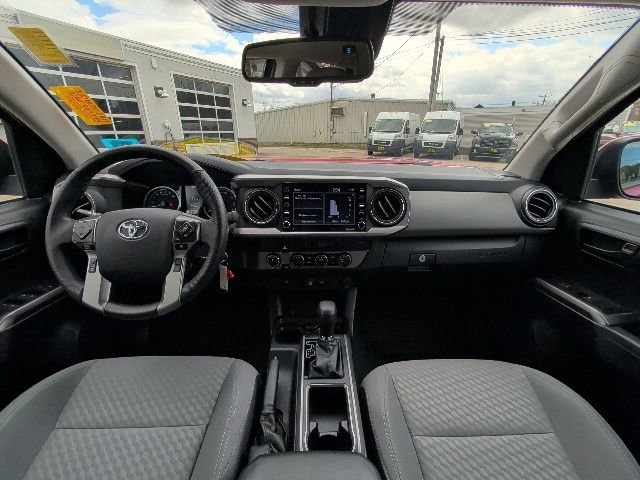 Used 2022 Toyota Tacoma SR5 AWD/4WD image 17