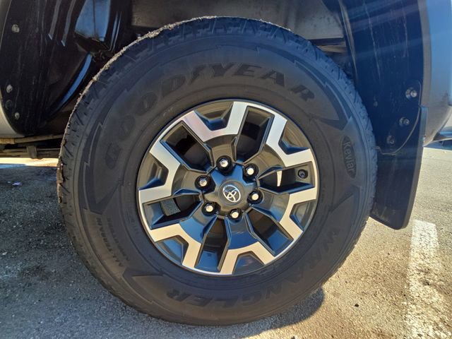 Used 2019 Toyota Tacoma TRD Off-Road image 32