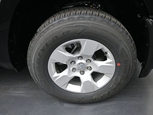 New 2026 RAM 1500 4x4 Crew Cab image 40