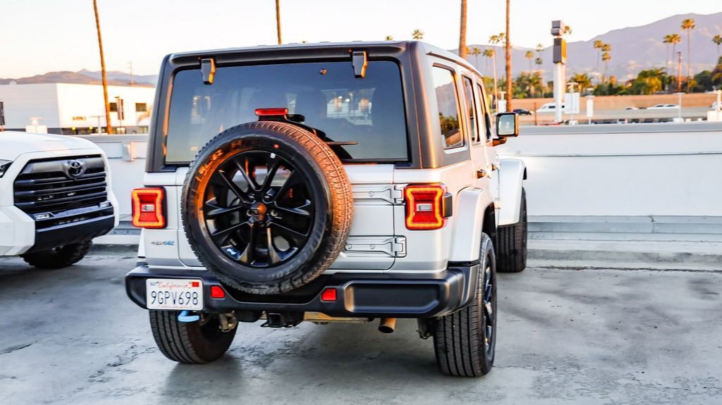 Used 2023 Jeep Wrangler Unlimited Sahara image 9