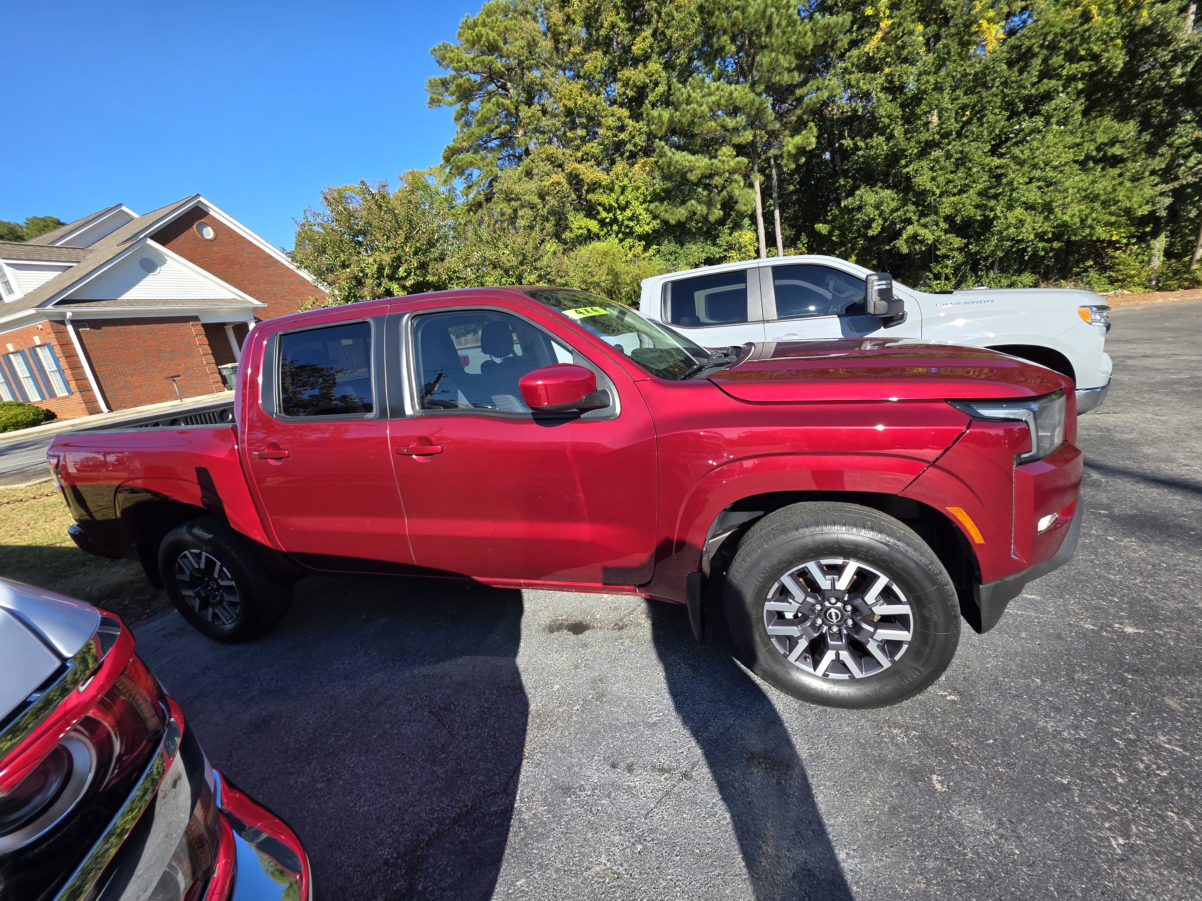 Used 2022 Nissan Frontier SV AWD/4WD image 5