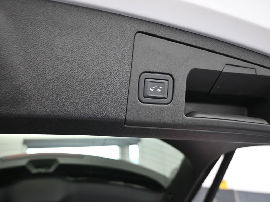 Used 2022 Cadillac XT4 Premium Luxury w/ Enhanced Visibility Package image 48