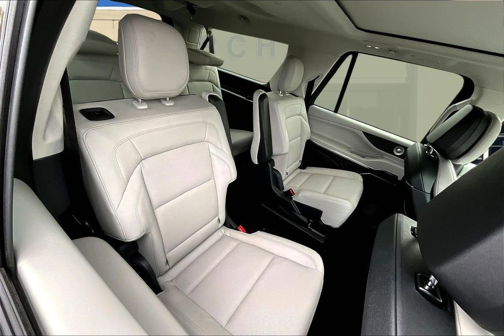 New 2026 Lincoln Navigator L Reserve w/ Jet Appearance Package image 10