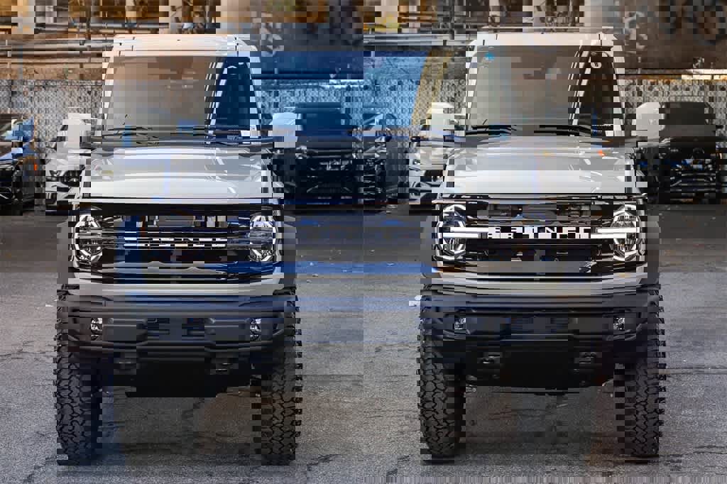 New 2025 Ford Bronco Outer Banks w/ Sasquatch Package image 2