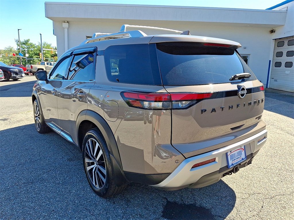 Used 2025 Nissan Pathfinder Platinum w/ Black Appearance Package image 22