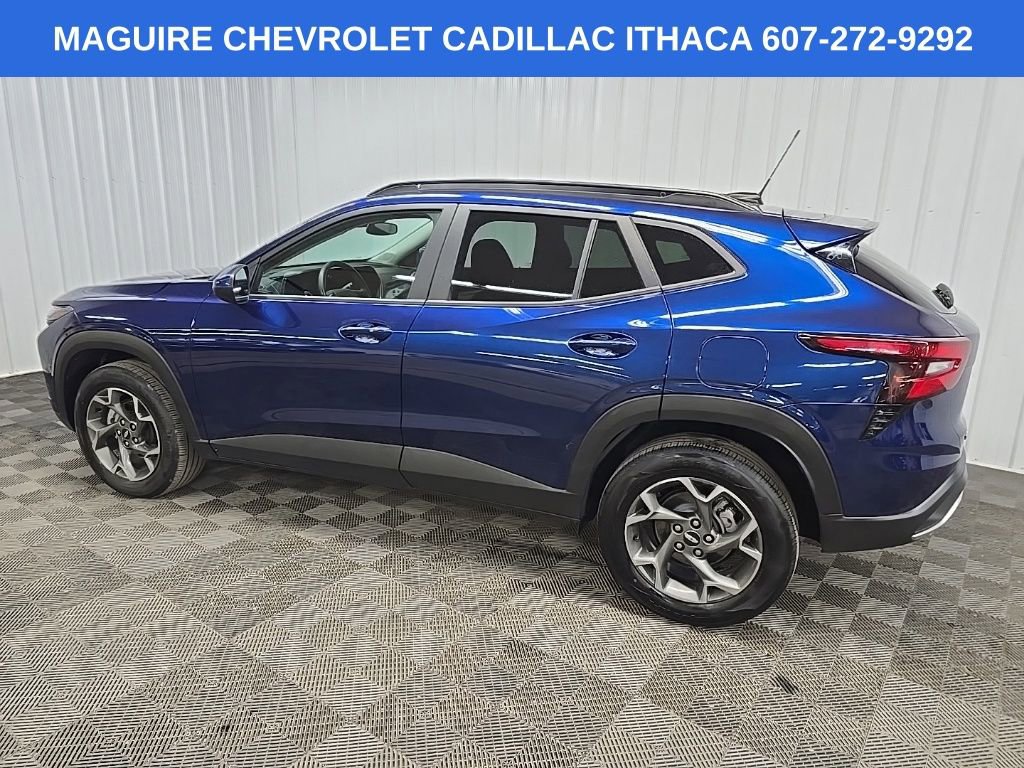 Used 2024 Chevrolet Trax LT w/ LT Convenience Package FWD image 4