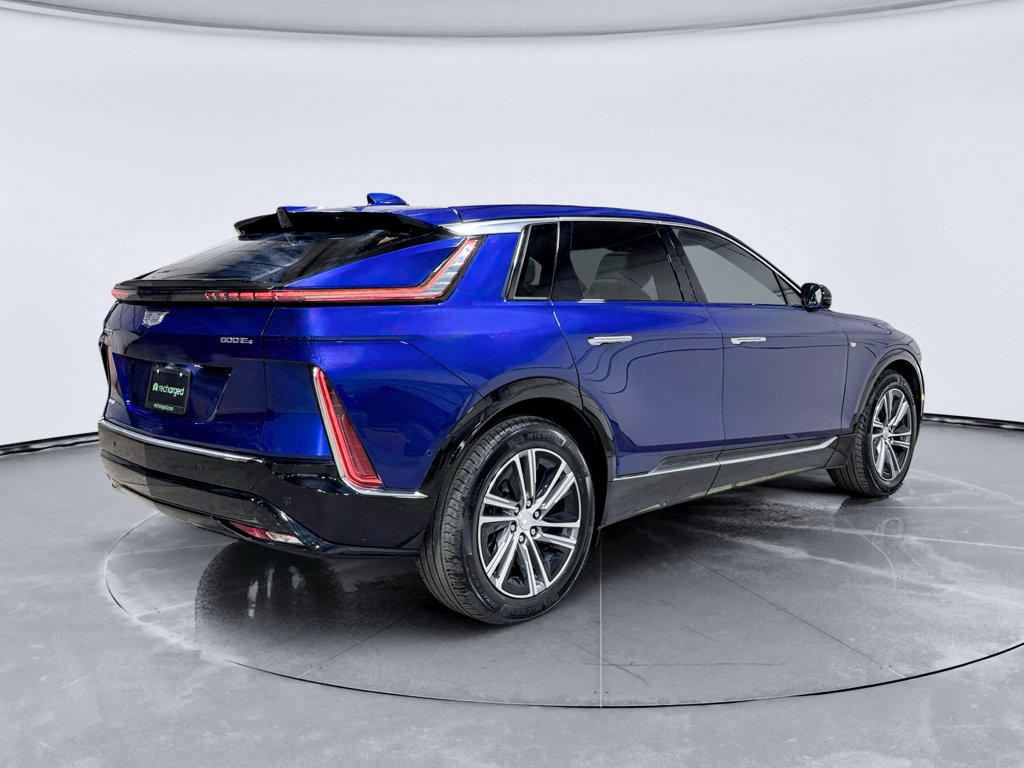 Used 2024 Cadillac Lyriq Luxury w/ LPO, Floor Liner Package AWD/4WD image 3
