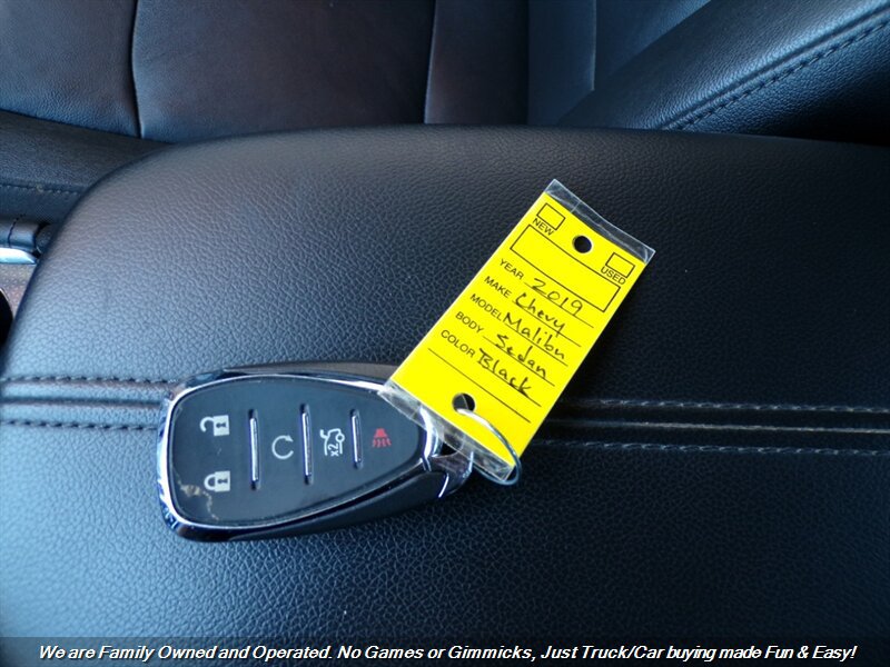 Used 2019 Chevrolet Malibu LT w/ Leather Package FWD image 49