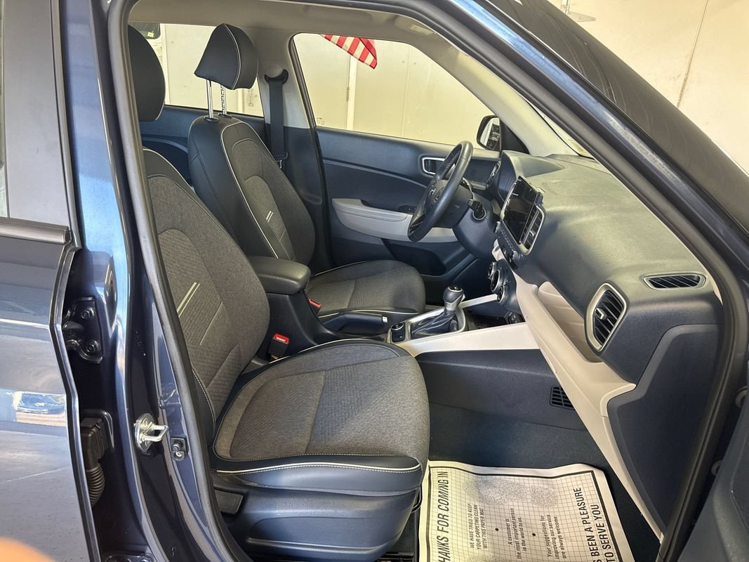 Used 2024 Hyundai Venue Limited FWD image 34
