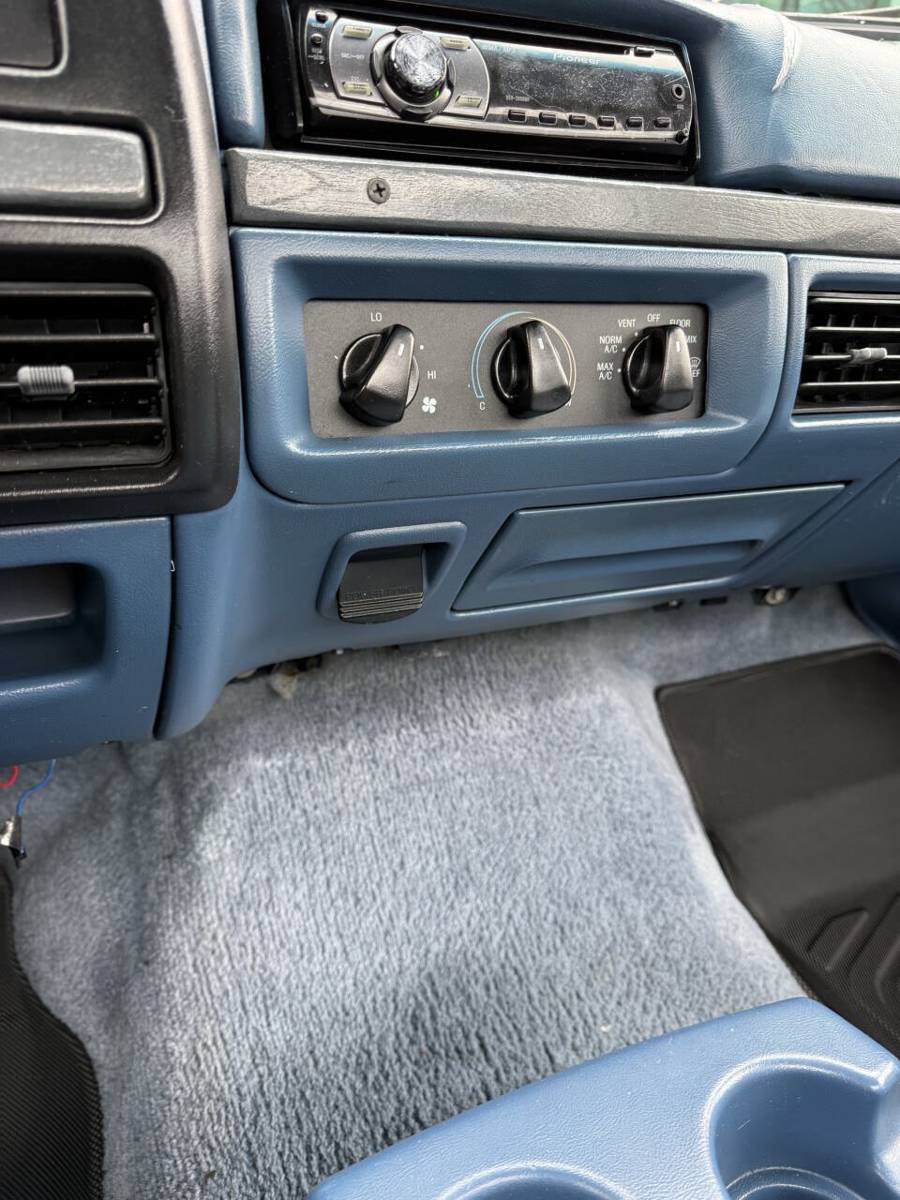 Used 1994 Ford F150 XL RWD image 11