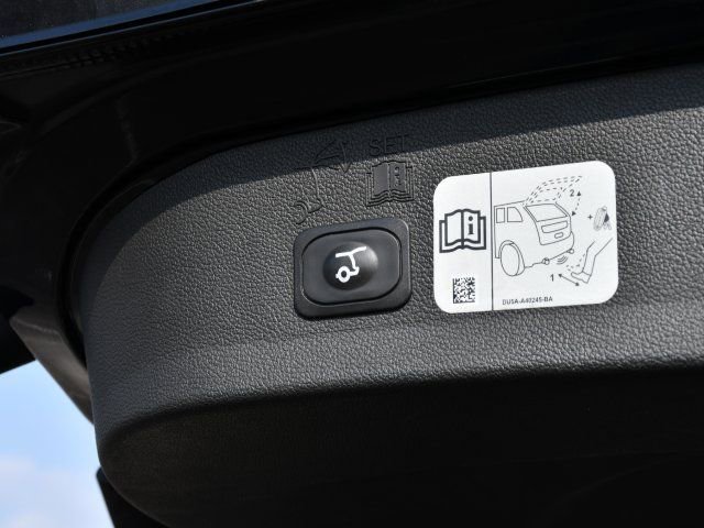 Used 2018 Ford Escape Titanium image 23