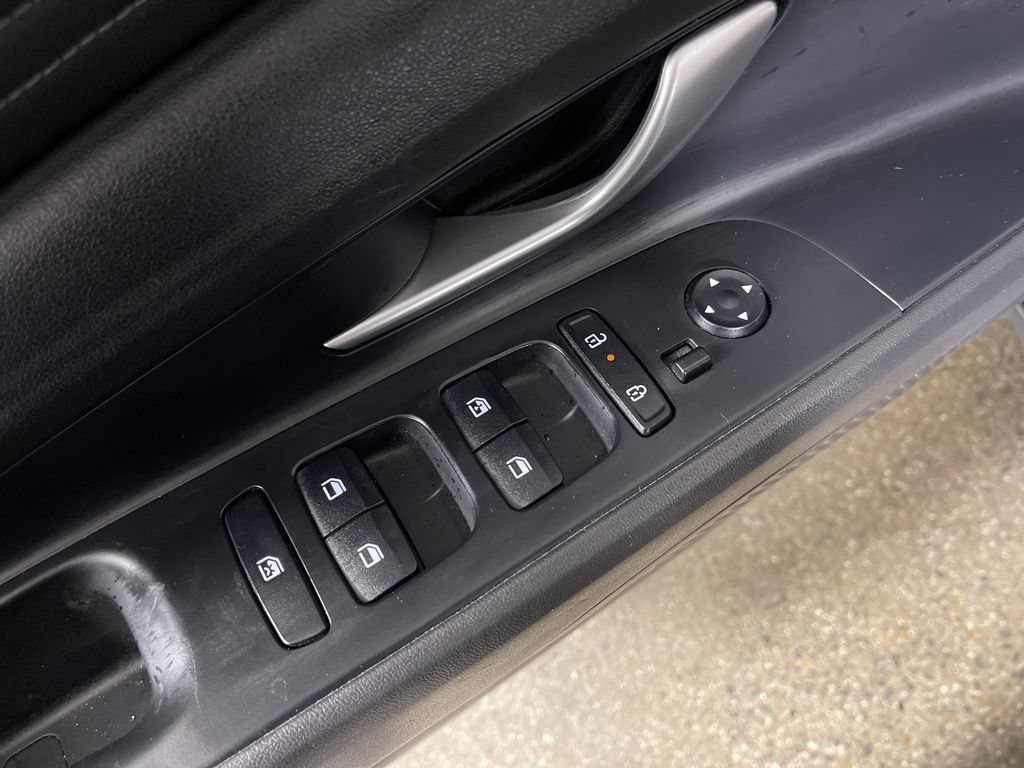 Certified 2025 Hyundai Elantra SEL FWD image 19