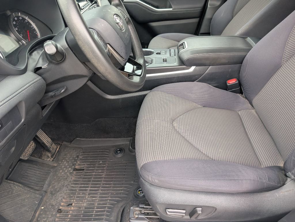 Used 2020 Toyota Highlander L FWD image 8