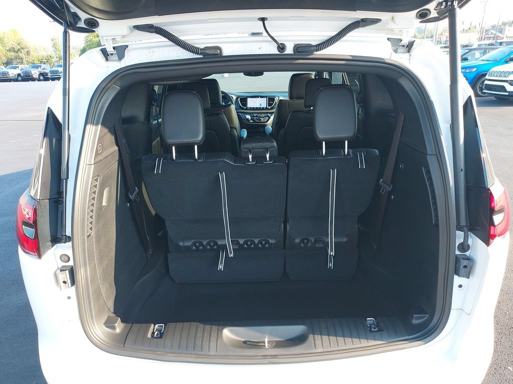New 2026 Chrysler Pacifica Select FWD image 9