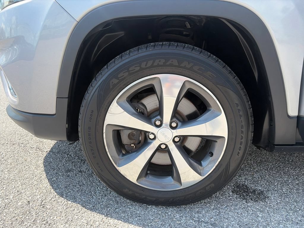 Used 2019 Jeep Cherokee Limited w/ Trailer Tow Group AWD/4WD image 42