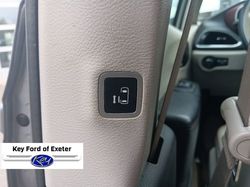 Used 2018 Chrysler Pacifica Limited w/ Advanced Safetytec Group FWD image 27