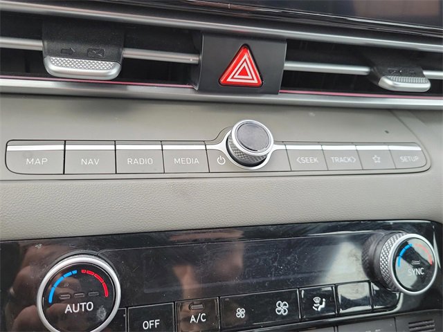 Used 2025 Hyundai Elantra SEL image 21