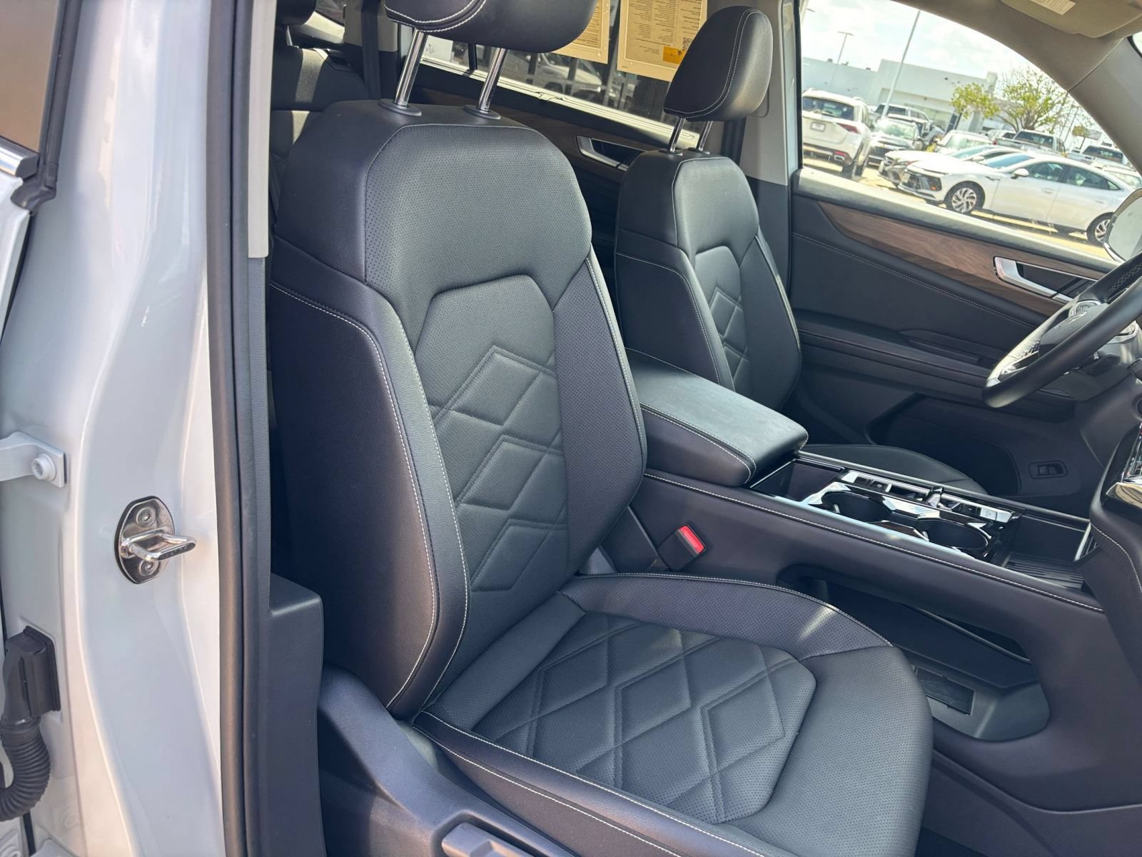 Used 2026 Volkswagen Atlas SE FWD image 35