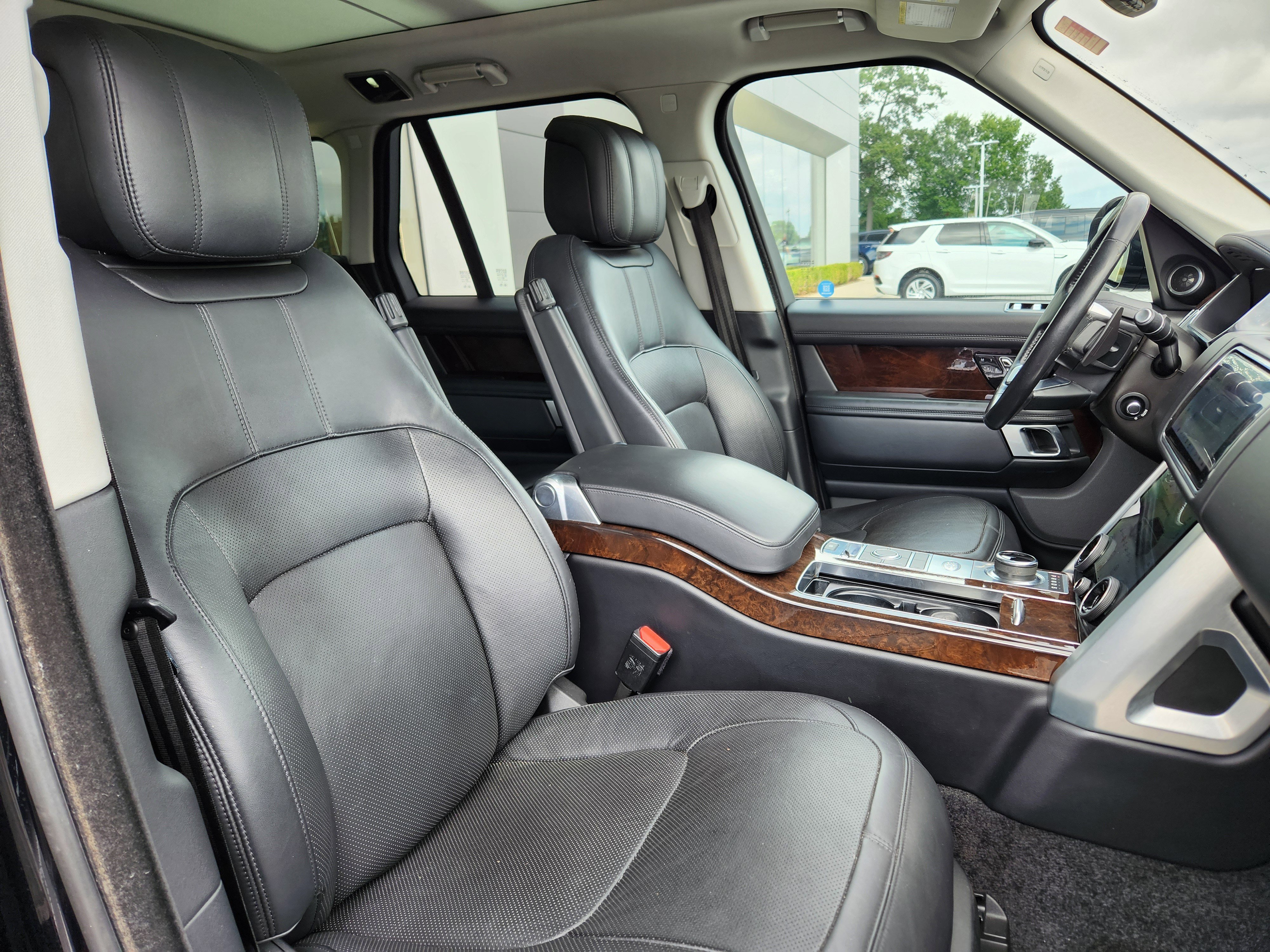 Used 2020 Land Rover Range Rover HSE image 16