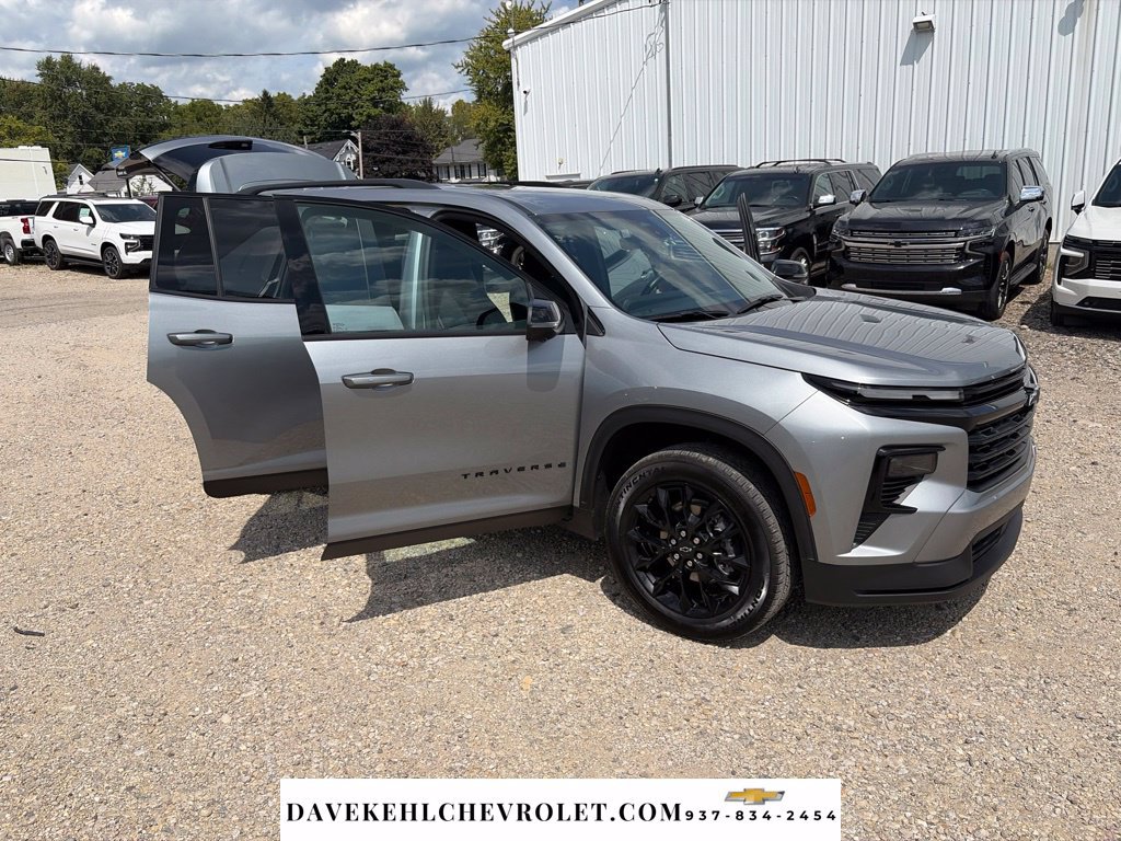 Used 2026 Chevrolet Traverse LT w/ Midnight/Sport Edition AWD/4WD image 32
