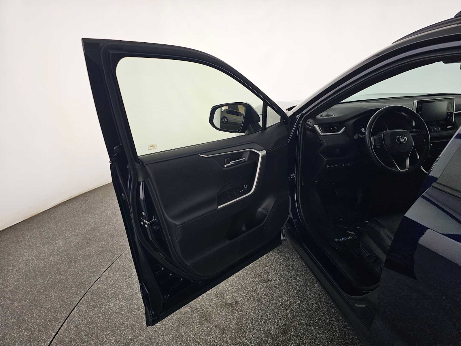 Used 2019 Toyota RAV4 XSE w/ XSE Weather Package AWD/4WD image 19