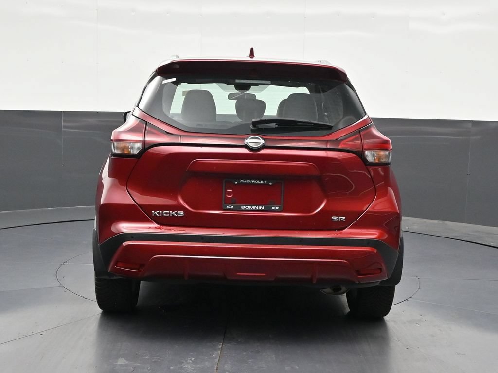 Used 2023 Nissan Kicks SR w/ SR Premium Package FWD image 4