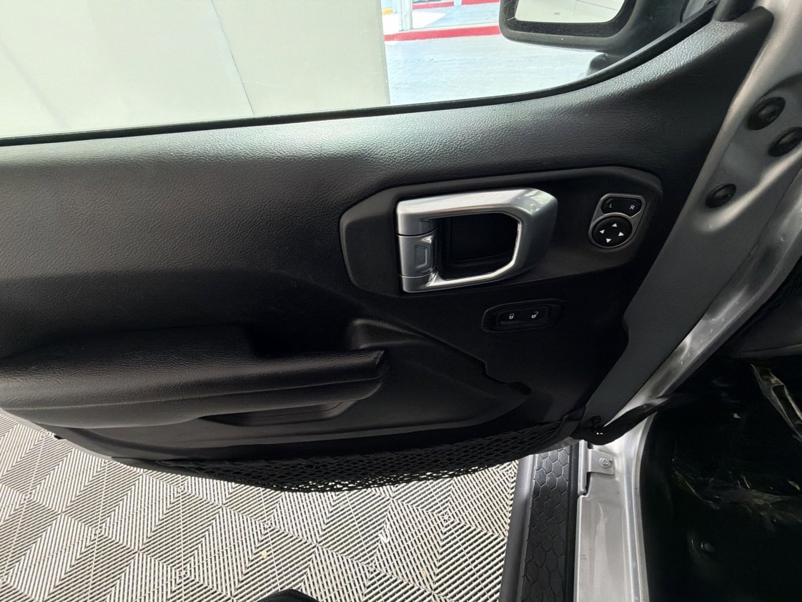 Used 2023 Jeep Wrangler Sport S image 15