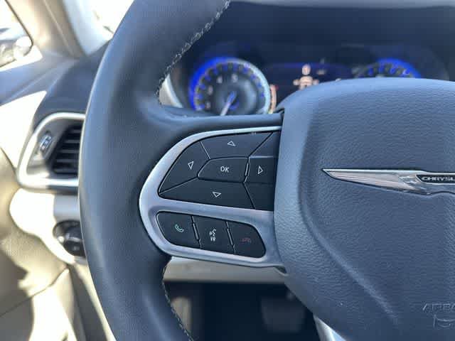 Used 2024 Chrysler Pacifica Touring-L FWD image 20