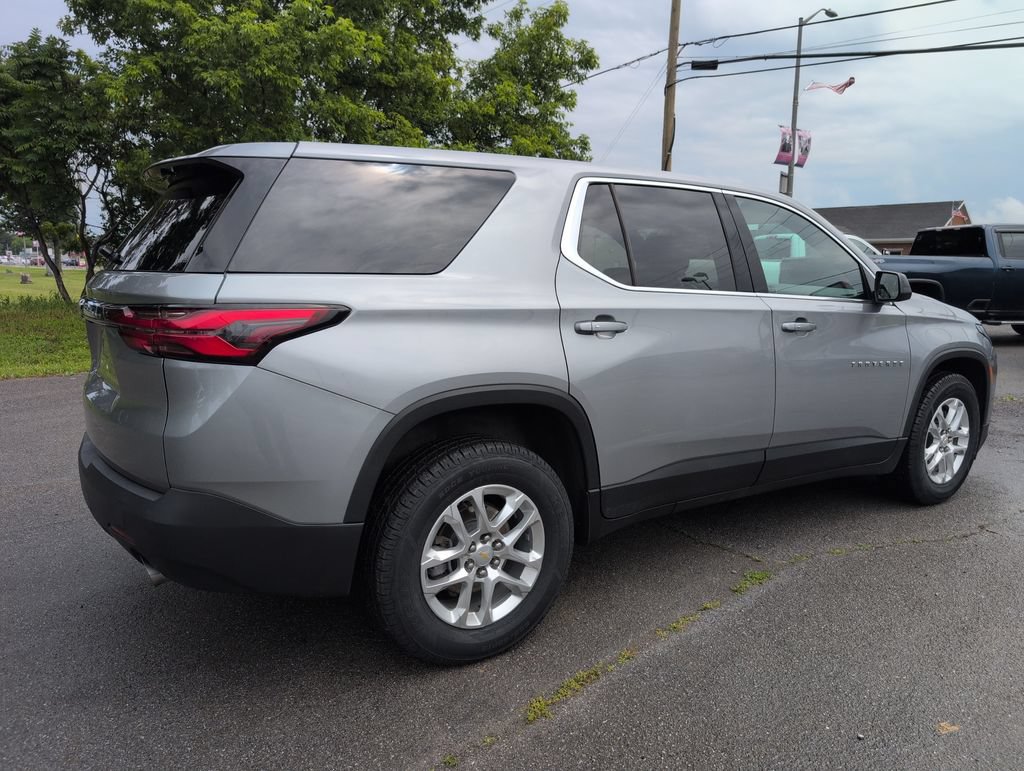 Used 2023 Chevrolet Traverse LS AWD/4WD image 4
