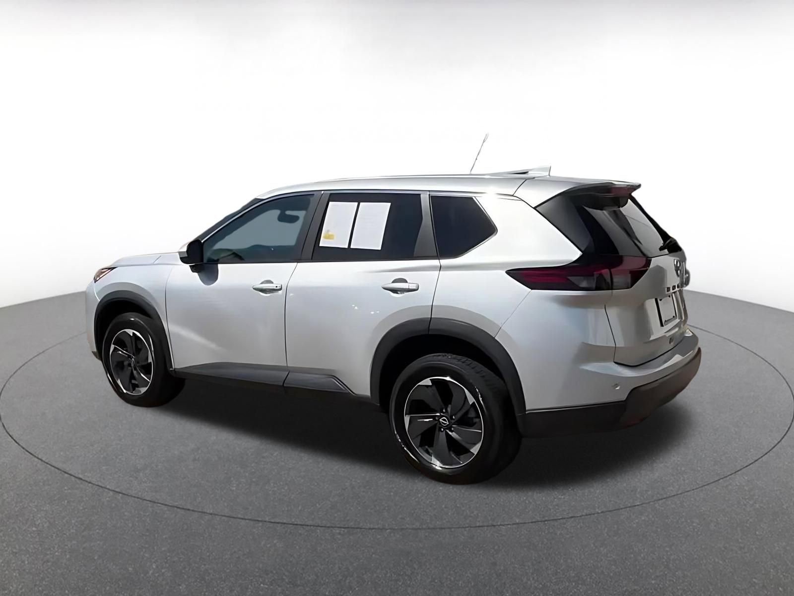 Used 2025 Nissan Rogue SV AWD/4WD image 10