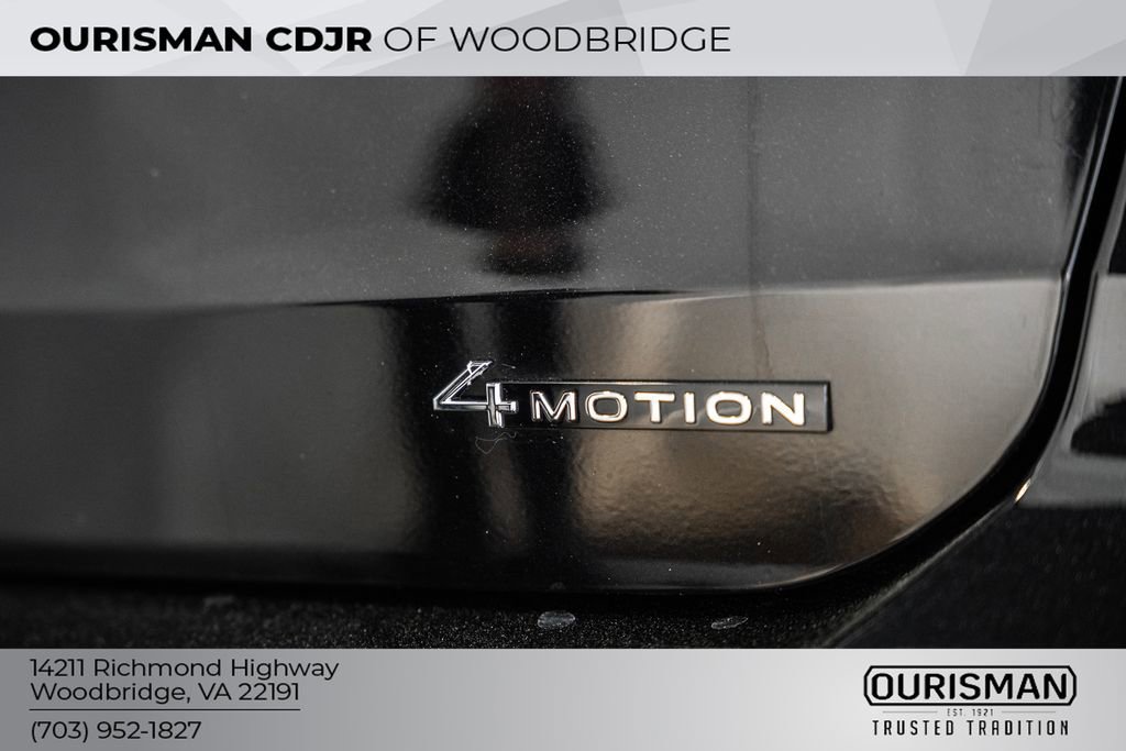 Used 2025 Volkswagen Taos SE w/ Panoramic Sunroof Package image 9