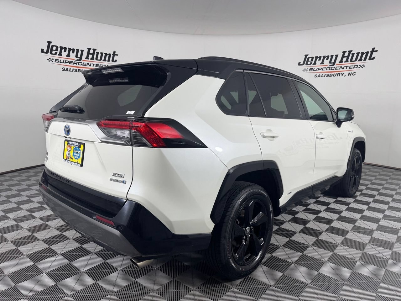 Used 2021 Toyota RAV4 XSE AWD/4WD image 6