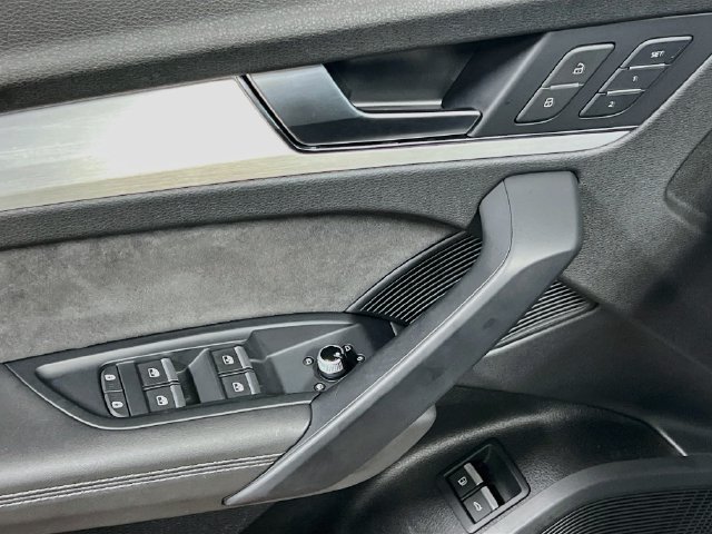 Used 2021 Audi Q5 e Premium Plus AWD/4WD image 18