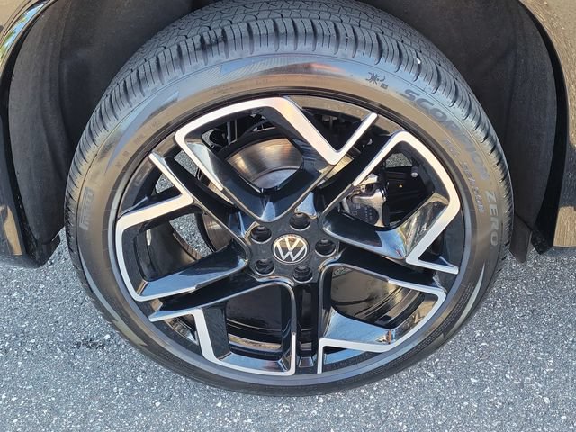 Used 2025 Volkswagen Tiguan SEL R-Line AWD/4WD image 5