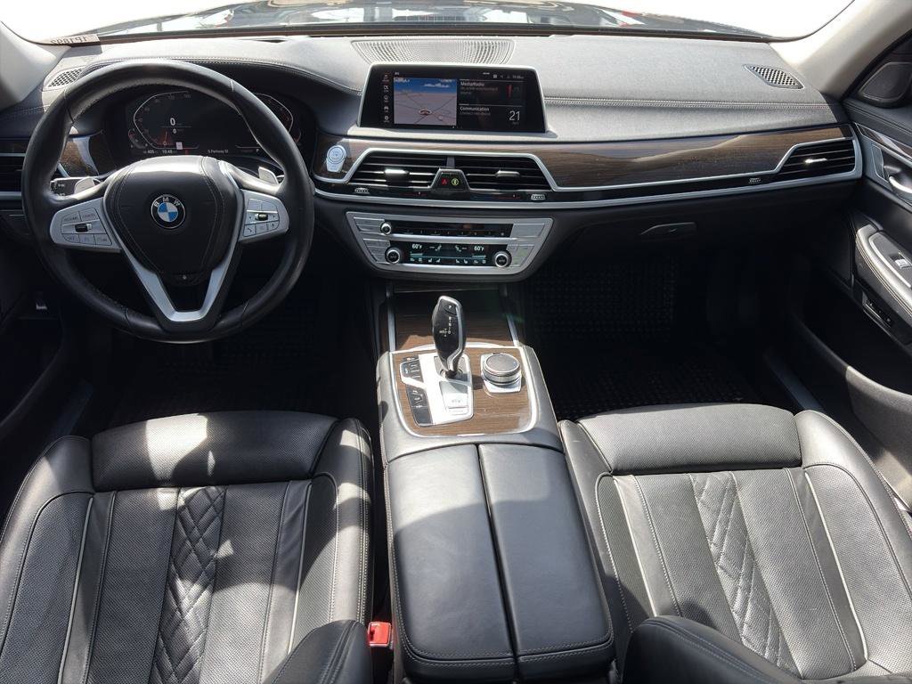 Used 2022 BMW 740i xDrive w/ Premium Package AWD/4WD image 8