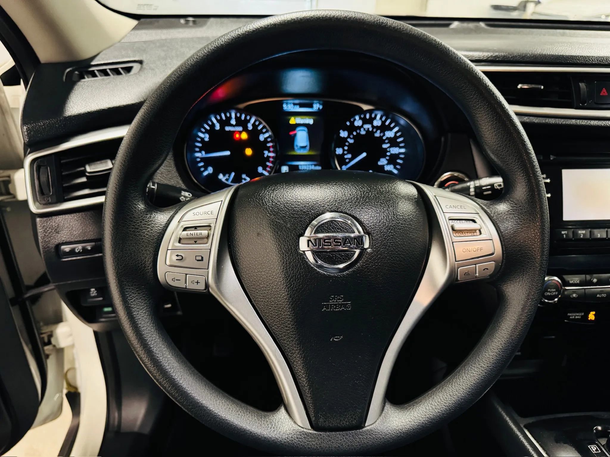 Used 2015 Nissan Rogue SV image 18