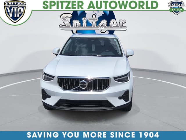 Used 2024 Volvo XC40 B5 Core AWD/4WD image 3